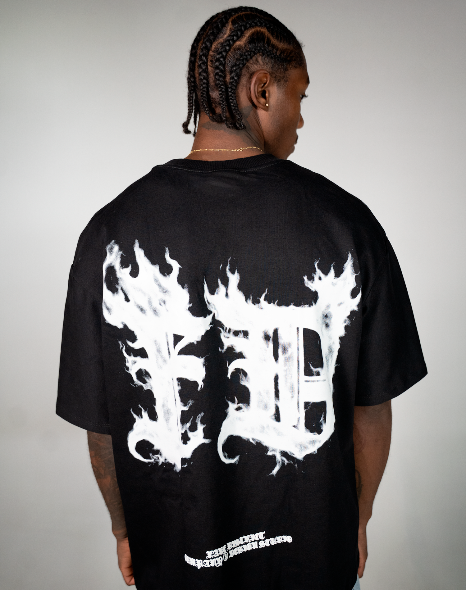 FEAR OF SAINTS ASHES CAMISETA OVERSIZE FIT NEGRA