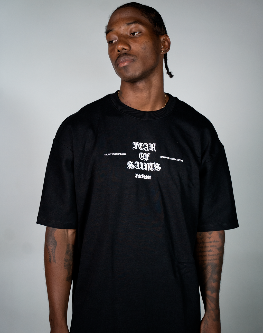 FEAR OF SAINTS VITRAIL CAMISETA OVERSIZE FIT NEGRA